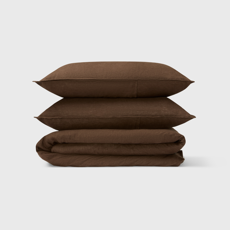 Layer your comfort with our pre-washed Duvet Cover Set. With a set of pillows, a fitted sheet and a duvet cover keeping you in comfort all year round, this set has truely got you set.